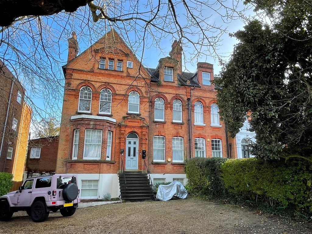 3 bed flat for sale in Shortlands Road, Shortlands, Bromley BR2, £