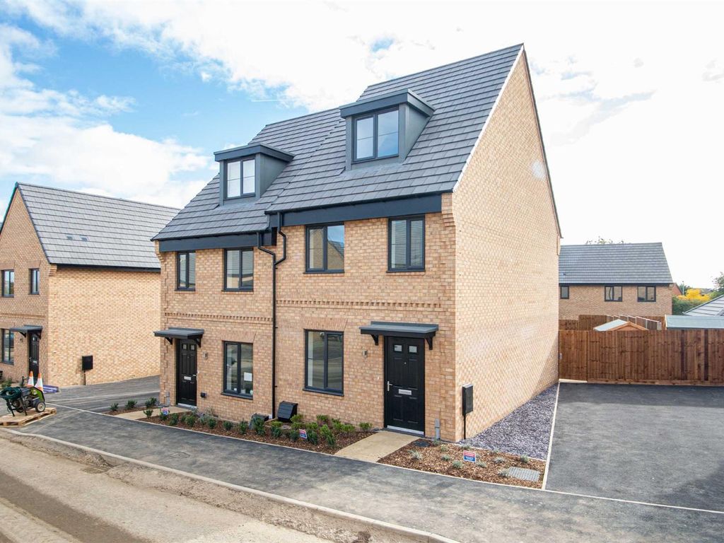 3 bed town house to rent in Limbrey Drive, Olney MK46 Zoopla