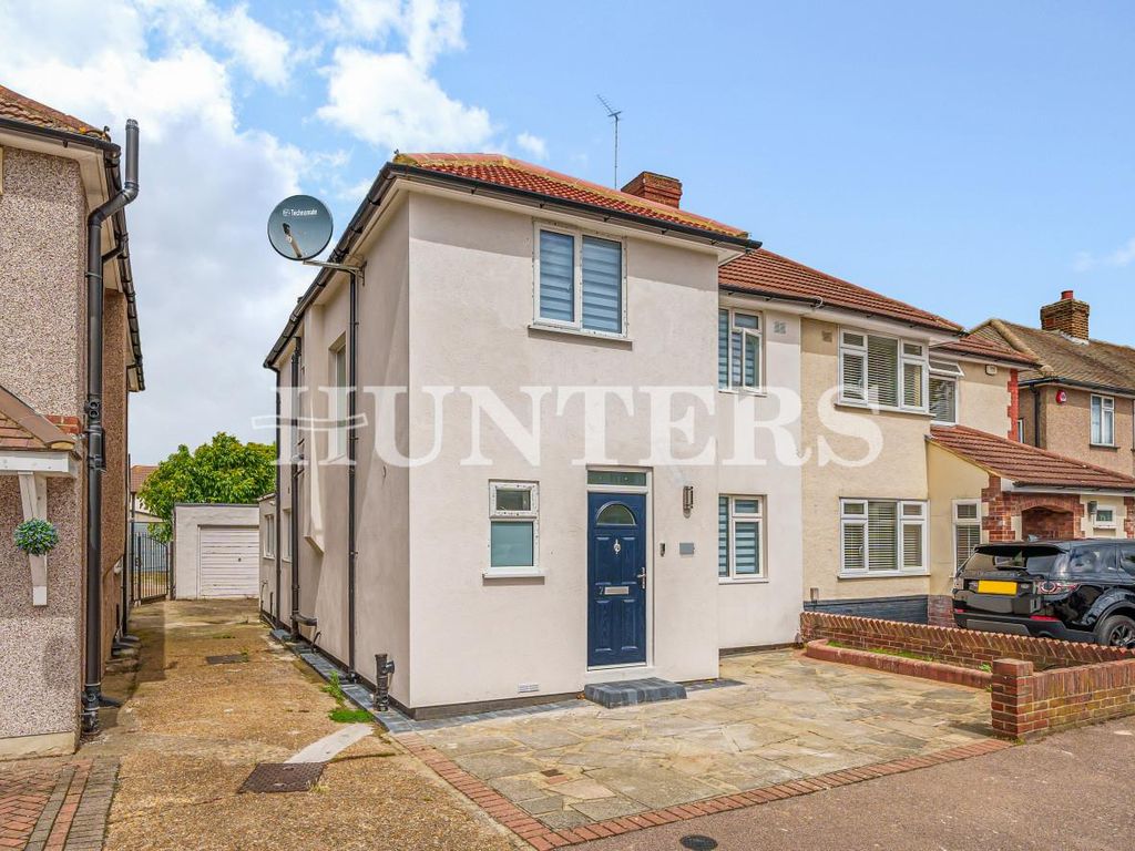4 bed semidetached house for sale in Eyhurst Avenue, Elm Park