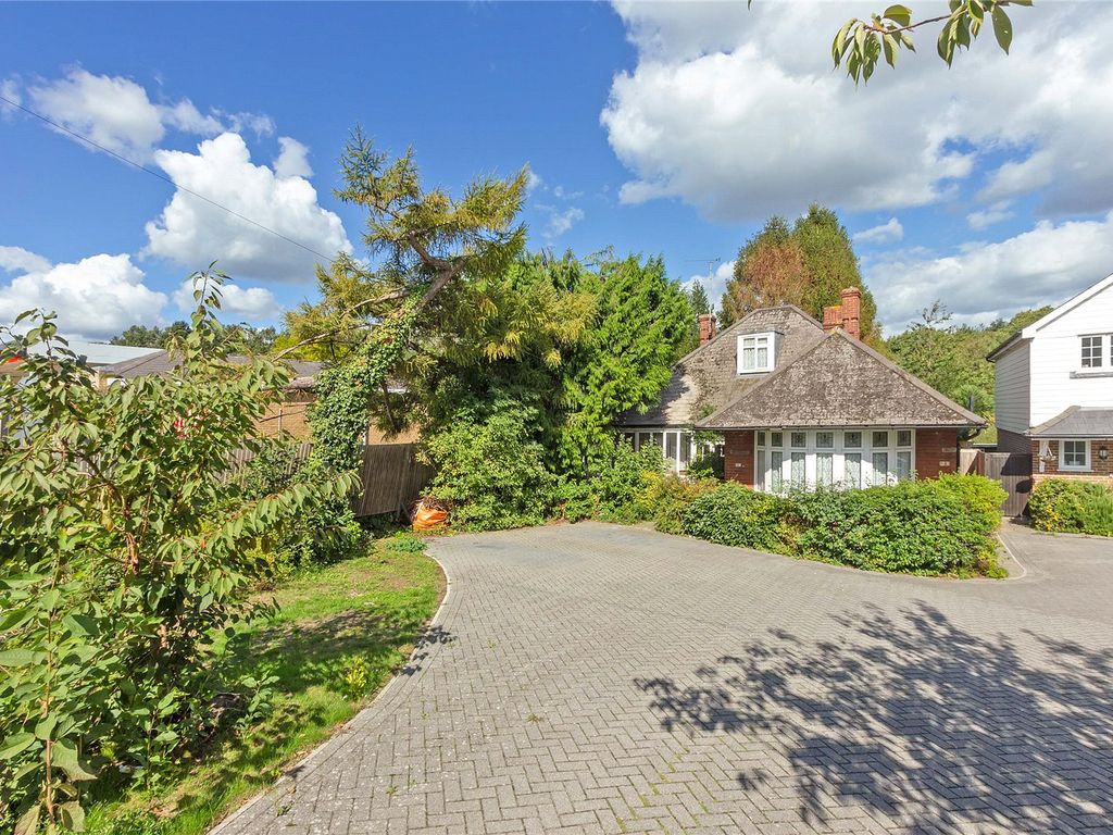 4 bed bungalow for sale in Key Street, Sittingbourne ME10, £350,000