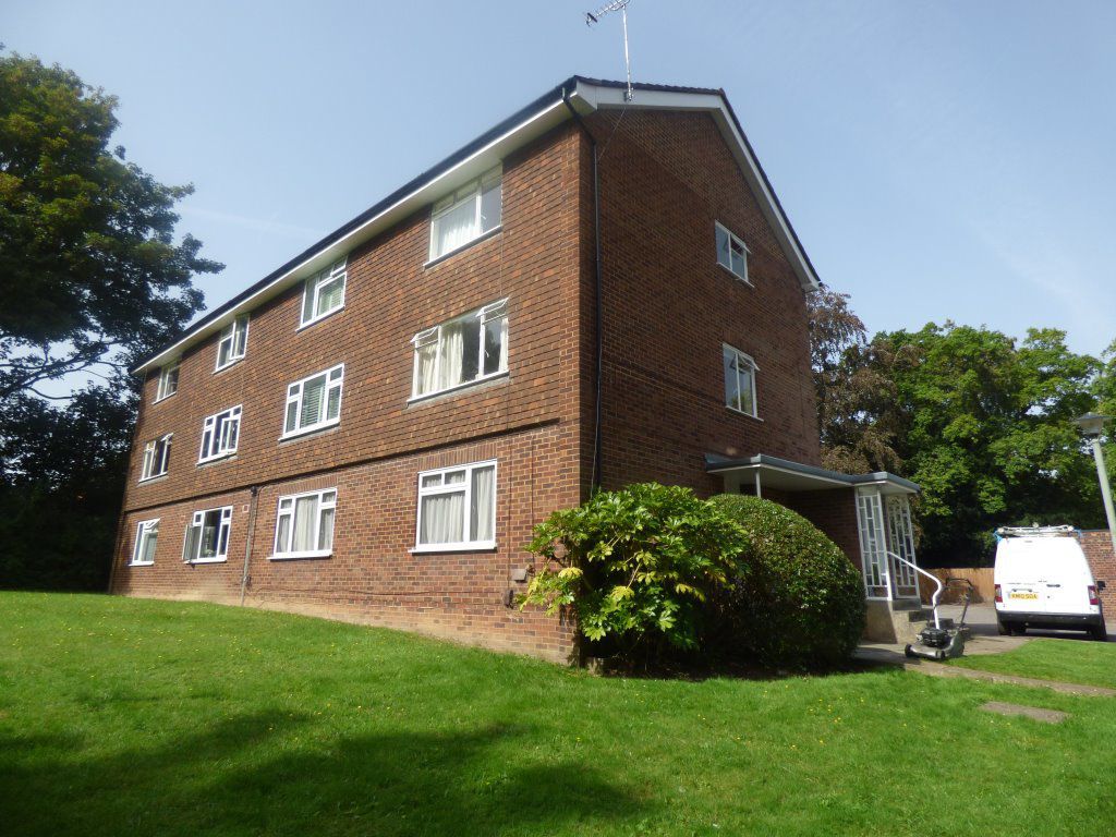 2 bed flat to rent in Guildford Road, Great Bookham, Bookham, Leatherhead KT23, £1,375 pcm Zoopla