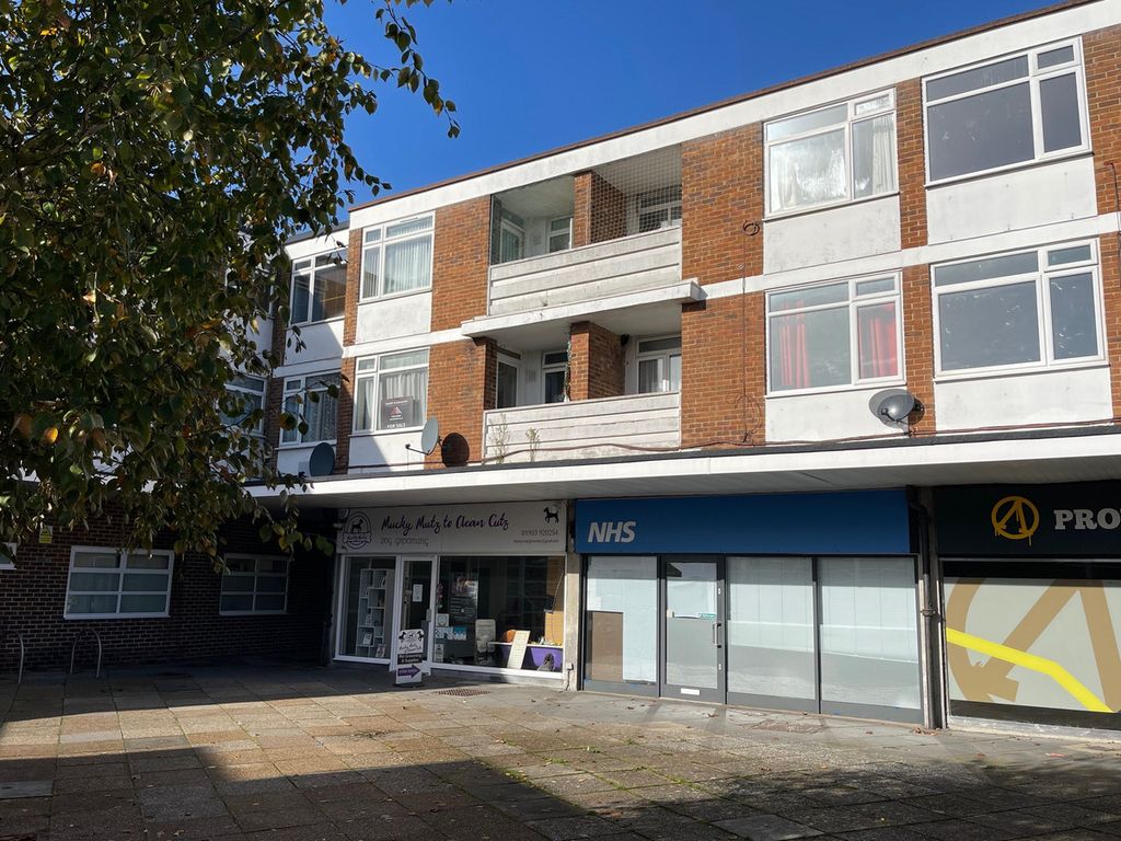 3 bed flat for sale in Broadwater Boulevard Flats, Worthing BN14, £