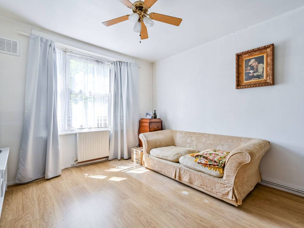 2 bed flat for sale in Derrick Gardens, Woolwich, London SE7 Zoopla