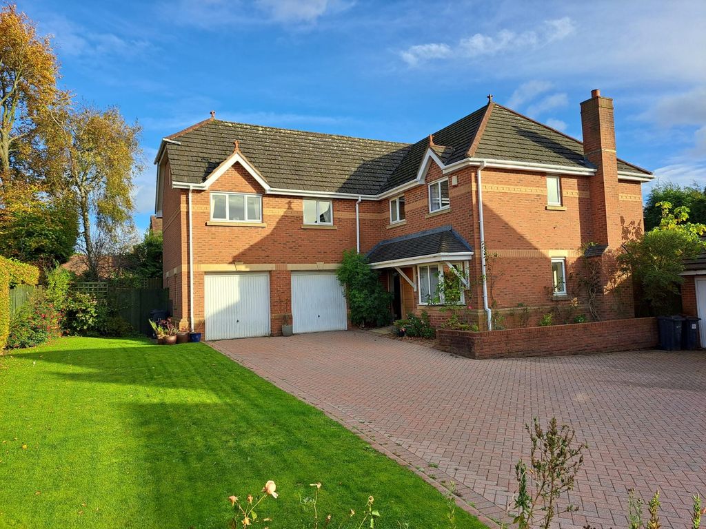 5 bed detached house for sale in Beech Close, Four Oaks, Sutton