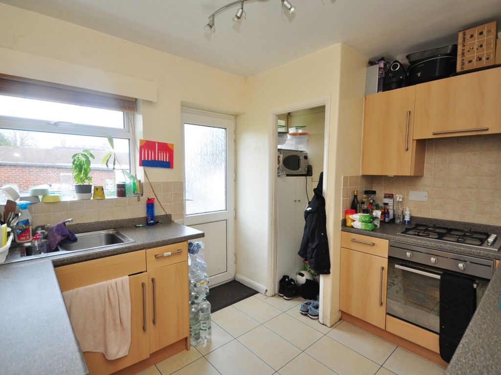 2 bed flat to rent in Fairford Court, Grange Road, Sutton SM2, £1,600
