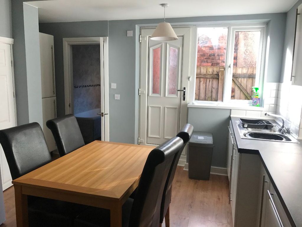 4 bed terraced house to rent in Beech Grove, Princes Road, Hull HU5, £