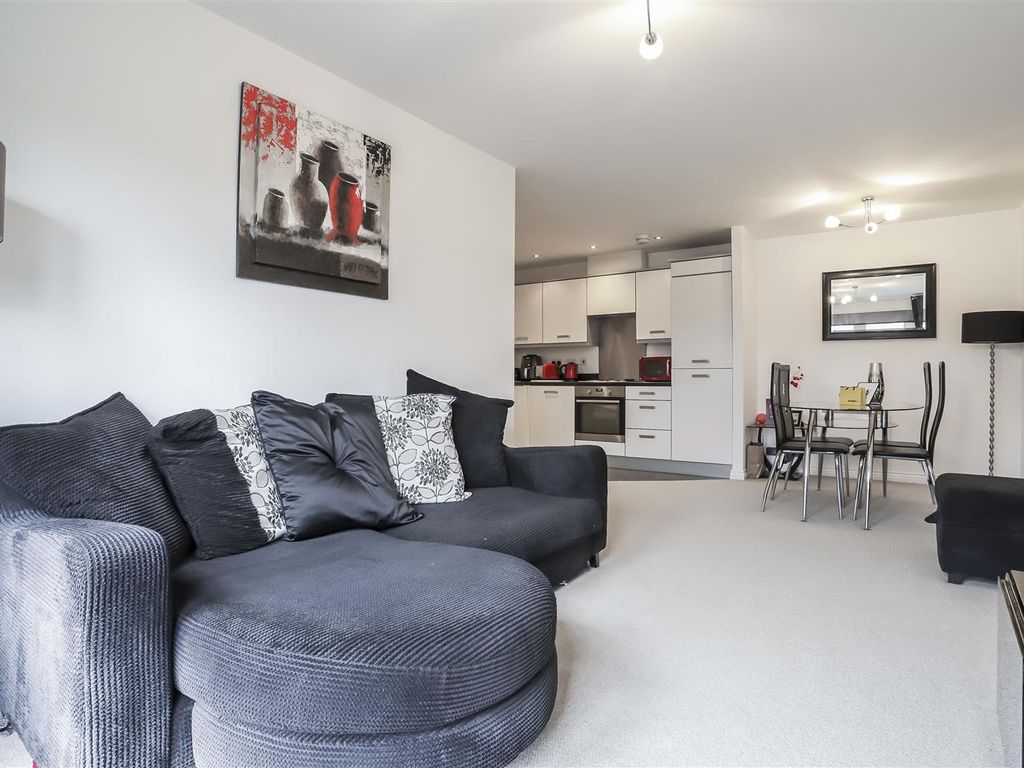 2 bed flat to rent in Astley Brook Close, Bolton BL1, £750 pcm Zoopla