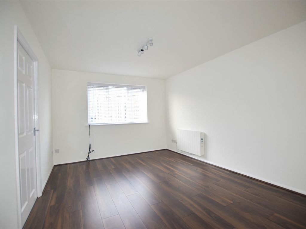 1 bed flat to rent in Draycott Close, Cricklewood, London NW2, £1,550