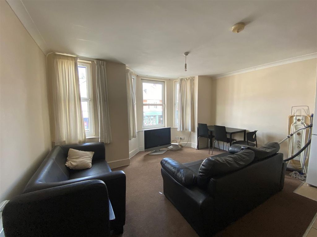 3 bed flat to rent in The Broadway, Portswood Road, Southampton SO17