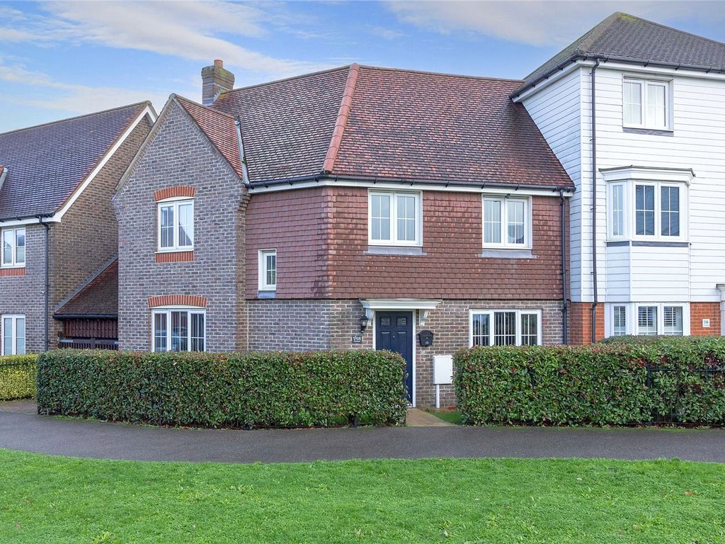 3 bed end terrace house for sale in Crossways, Sittingbourne ME10 Zoopla