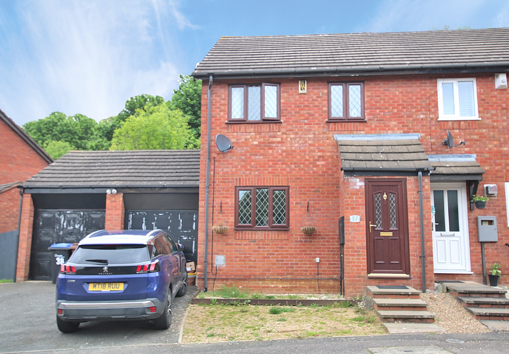 3 bed semidetached house for sale in Gresham Drive, West Hunsbury