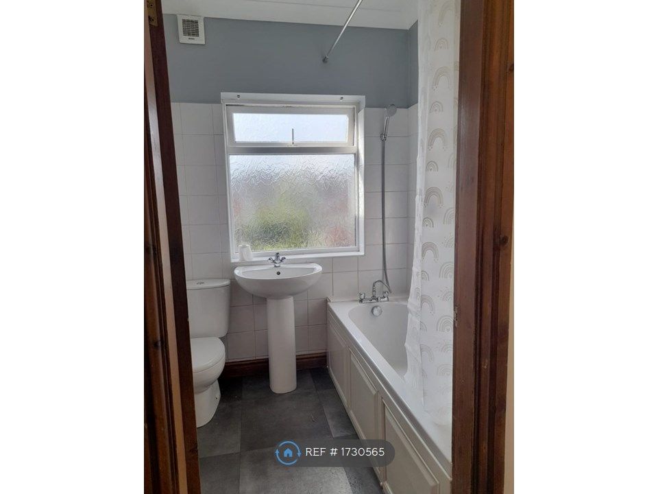 2 bed semidetached house to rent in Geneva Road, Darlington DL1, £550