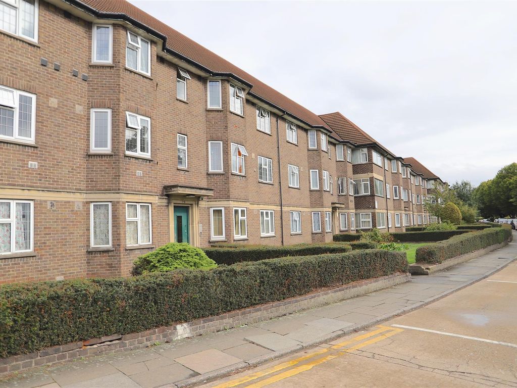 Parklands Court, Great West Road, Heston TW5  