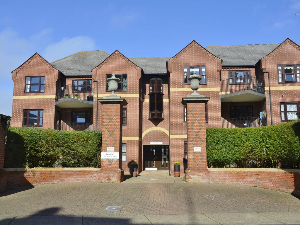 2 bed flat for sale in Harvest Court, Cobbold Road, Felixstowe IP11