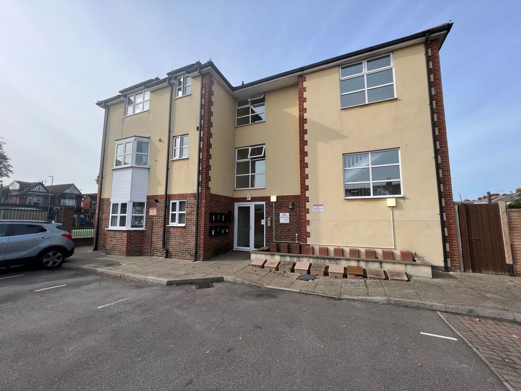 1 bed flat for sale in Beresford Road, Portsmouth PO2, £160,000 Zoopla