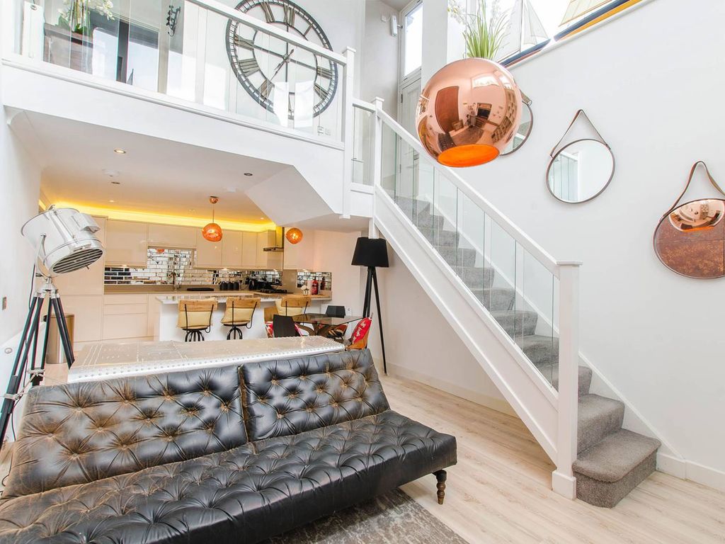 Hardinge Street, Wapping, London E1  