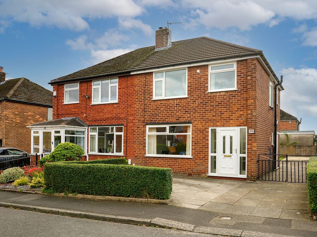 3 bed semidetached house for sale in Queens Avenue, Bromley Cross