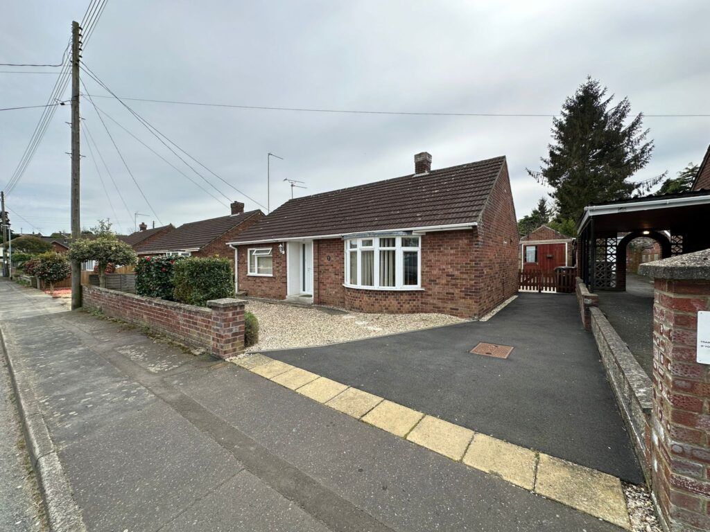 3 bed detached bungalow for sale in Hawthorn Road, New Costessey ...