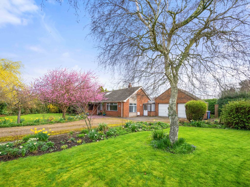 3 bed detached bungalow for sale in Willington Road, Kirton End, Boston