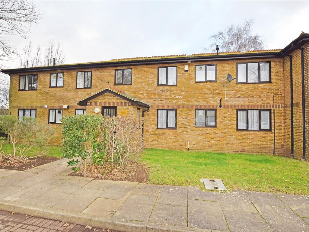 1 bed flat for sale in Meresborough Road, Rainham, Gillingham ME8, £160,000 Zoopla