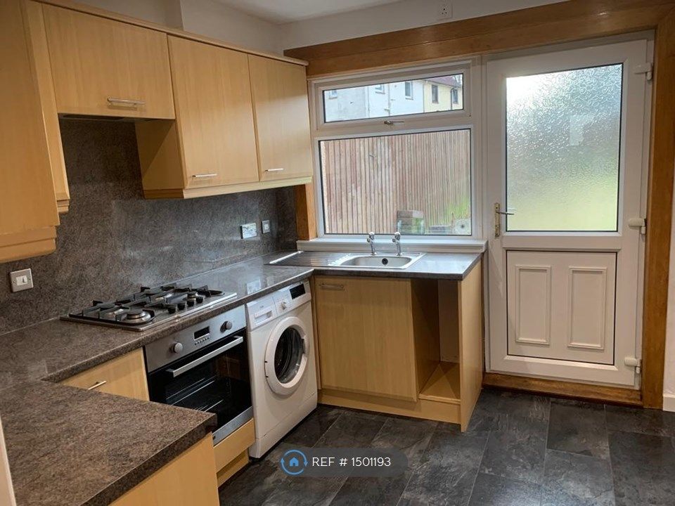 3 bed terraced house to rent in Queen Margaret Drive, Glenrothes KY7, £