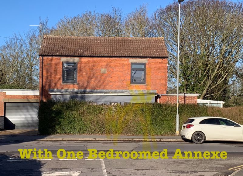 5 bed detached house for sale in Eastfield Road, Louth LN11, £385,000