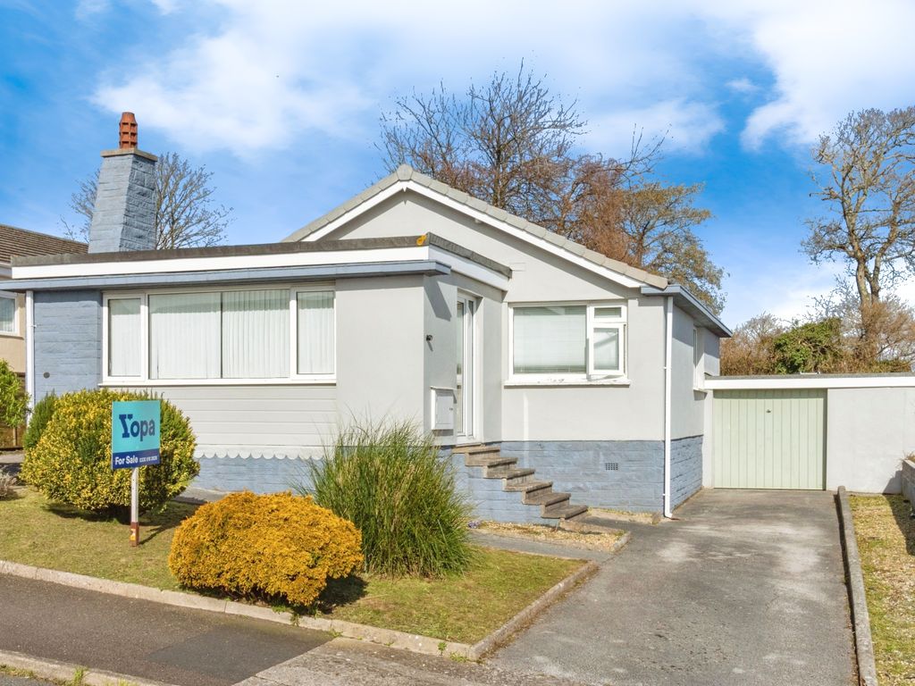 3 bed detached bungalow for sale in Dolphin Court Road, Preston