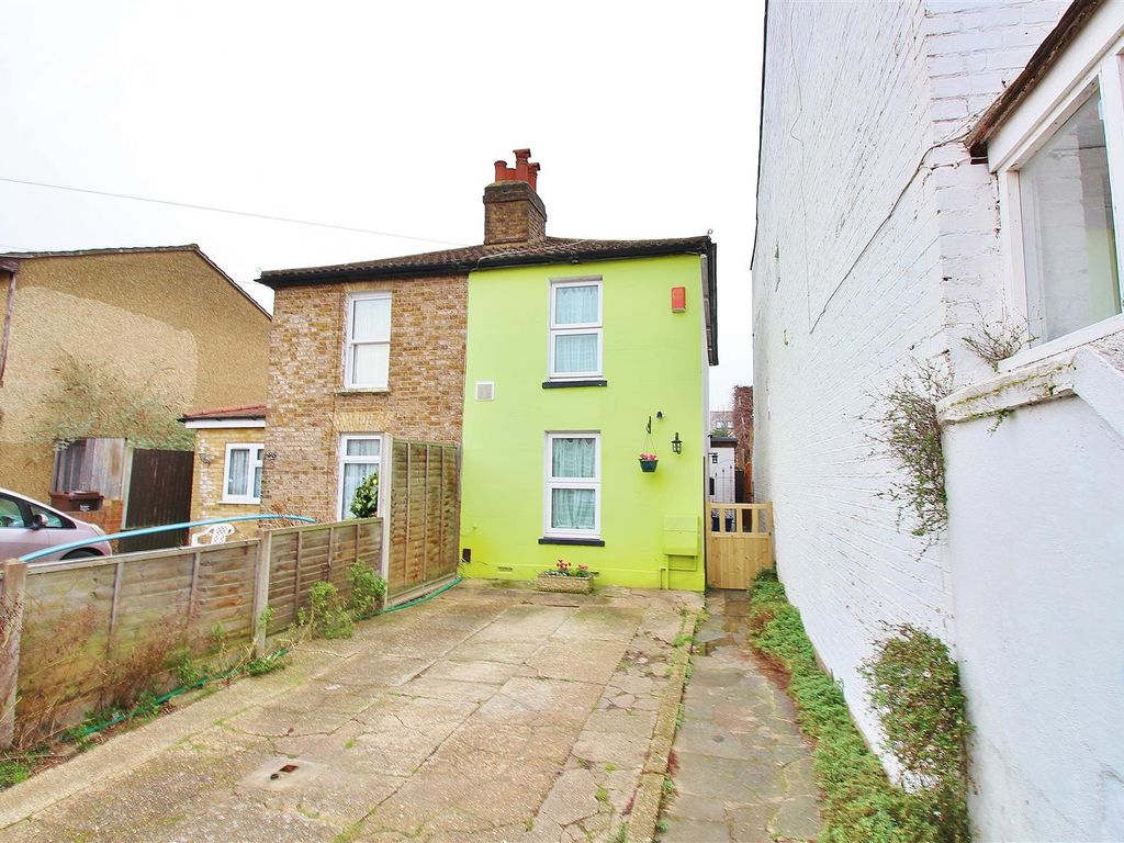 2 bed property for sale in Station Road, Hounslow TW3, £450,000 Zoopla