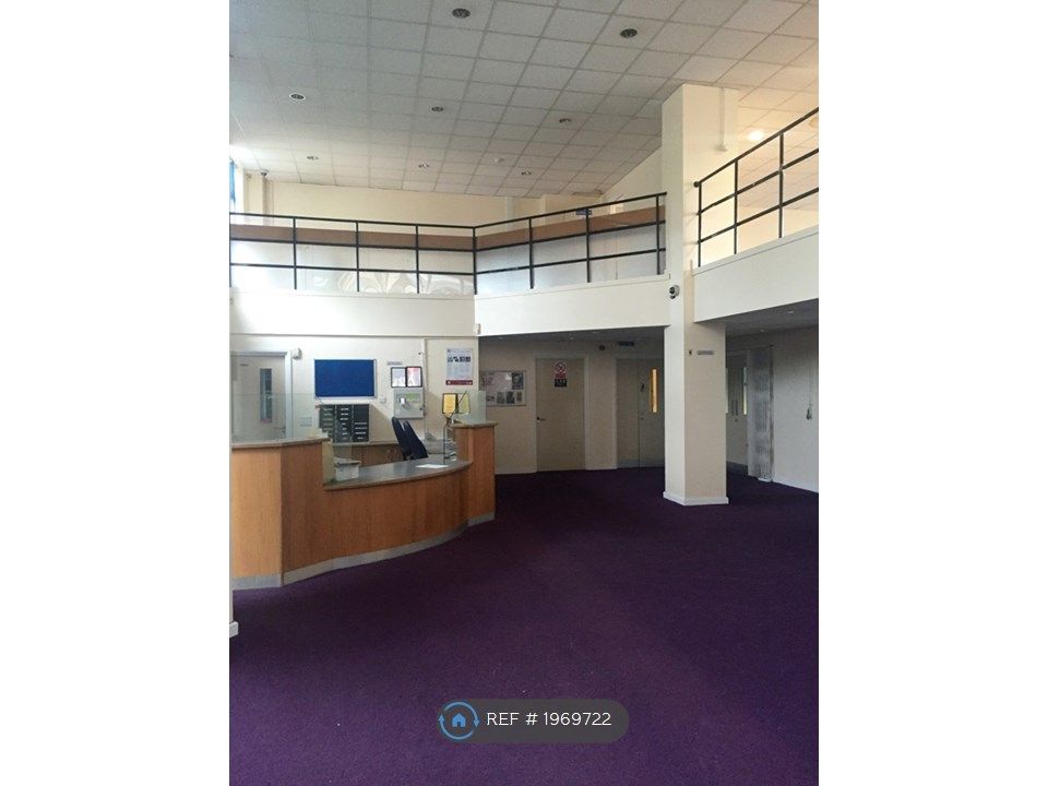 Studio to rent in Stoke Road, Slough SL2, £275 pcm Zoopla