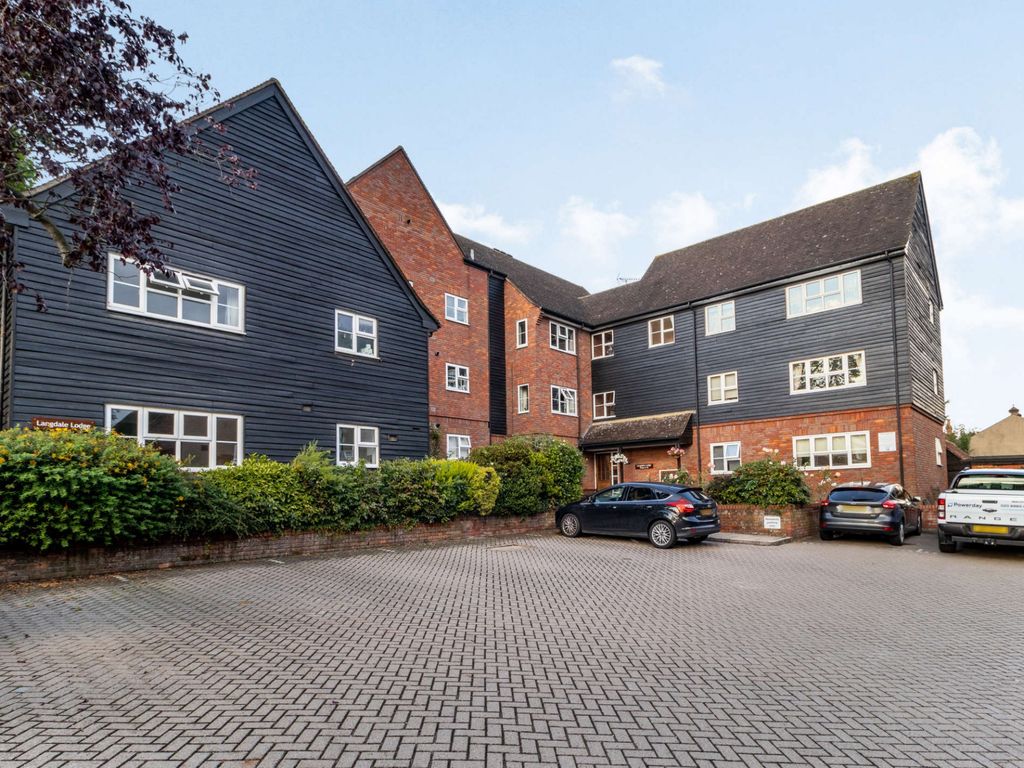 2 bed flat for sale in Langdale Lodge, Parsonage Road, Rickmansworth