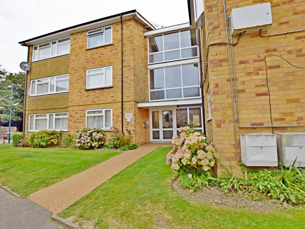 2 bed flat to rent in 19 Carlingford Court, Victoria Drive, Bognor