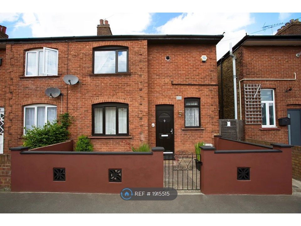 3 bed semidetached house to rent in Queens Road, Feltham TW13, £2,600 pcm Zoopla