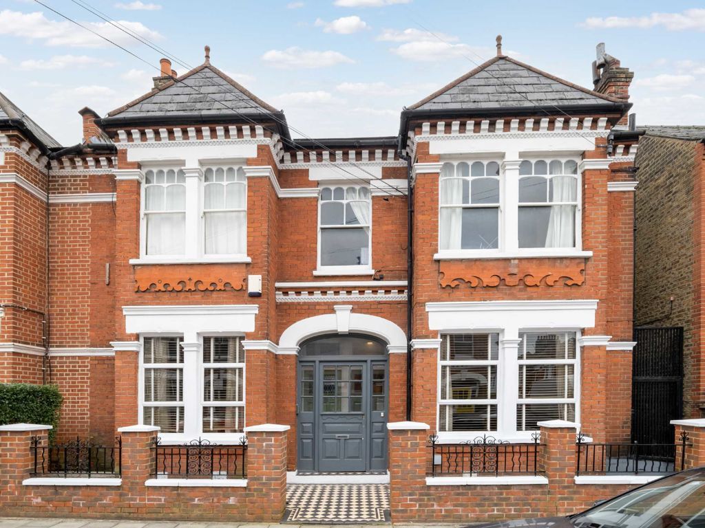 3 bed for sale in Stapleton Road, London SW17, £750,000 Zoopla