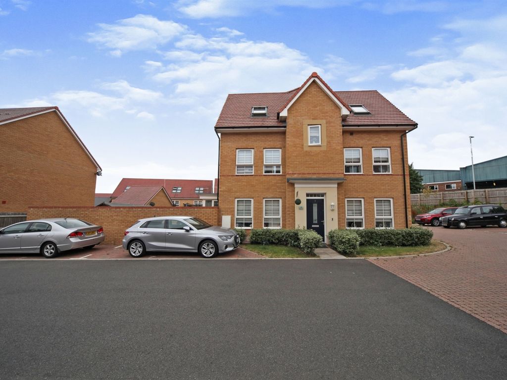 4 bed end terrace house for sale in Currency Close, Dunstable LU6 Zoopla