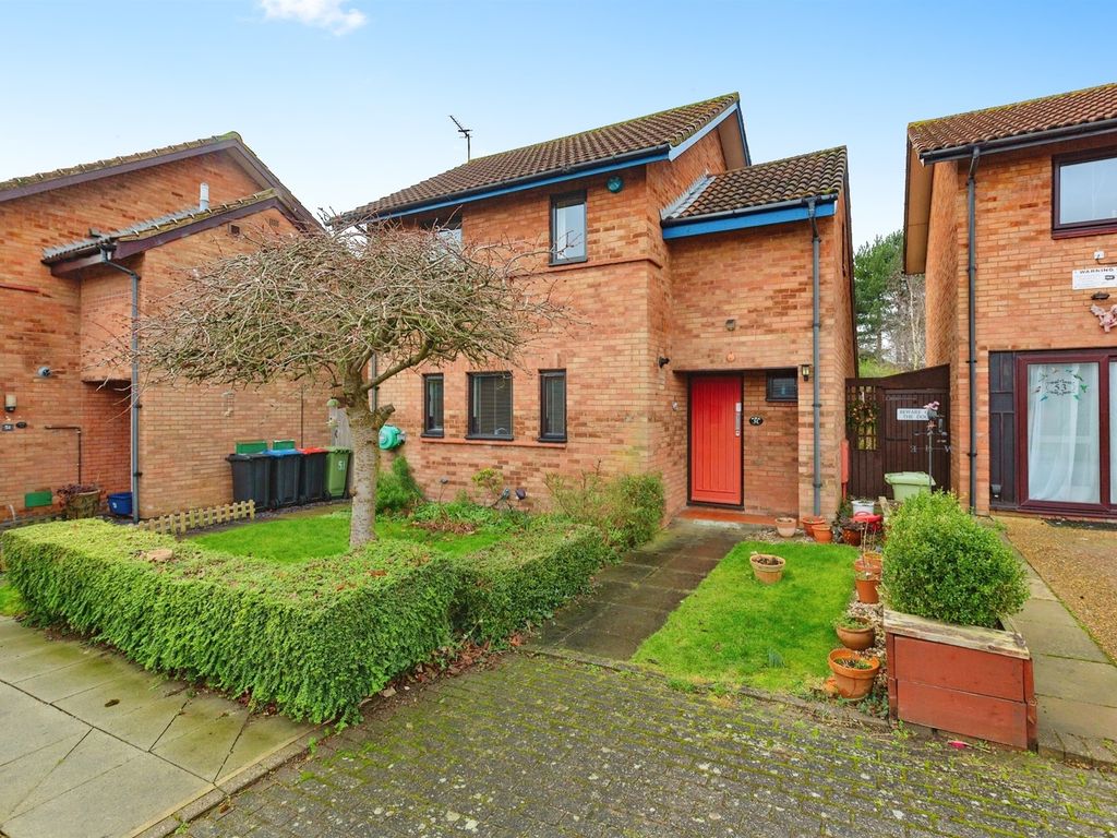 4 bed detached house for sale in Minton Close, Blakelands, Milton