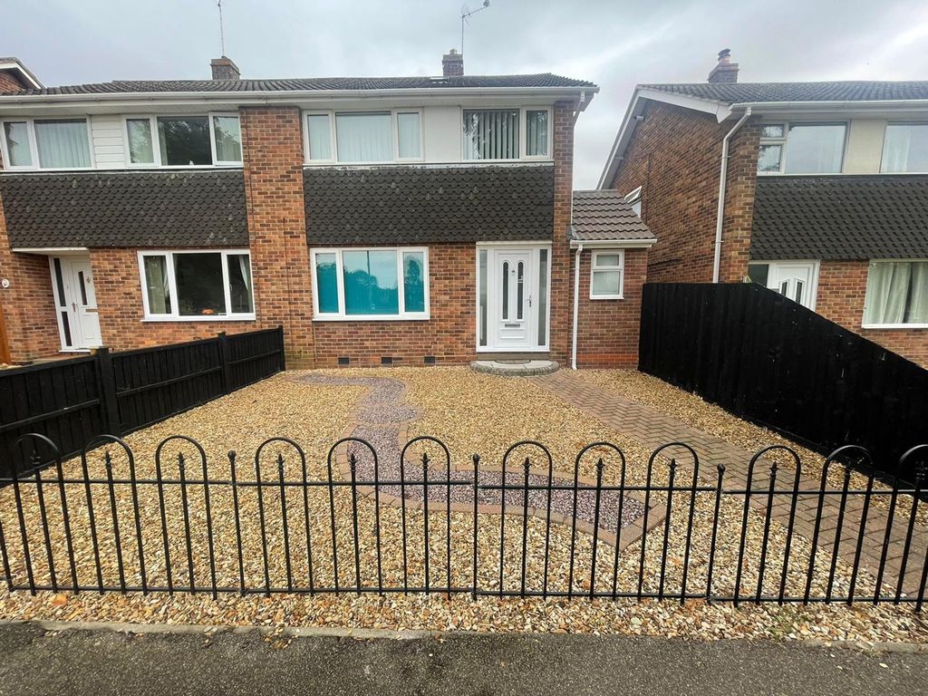 3 bed semidetached house to rent in Southdown Road, Yaxley PE7, £1,150