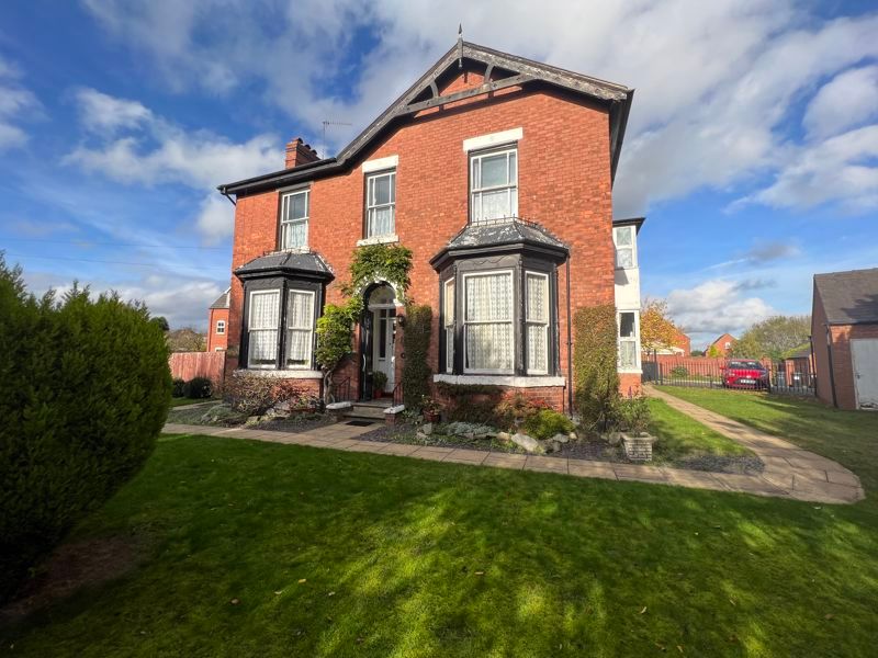 Alameda Gardens, Tettenhall, Wolverhampton WV6  