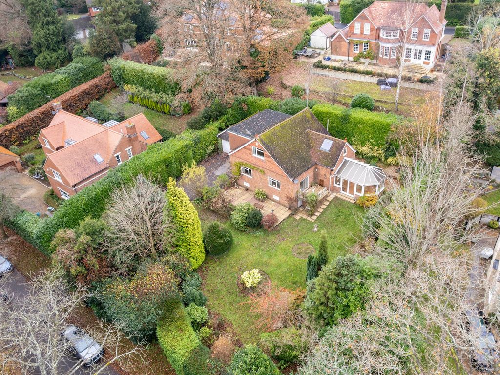 4 bed detached house for sale in Furzefield Chase, Dormans Park RH19, £