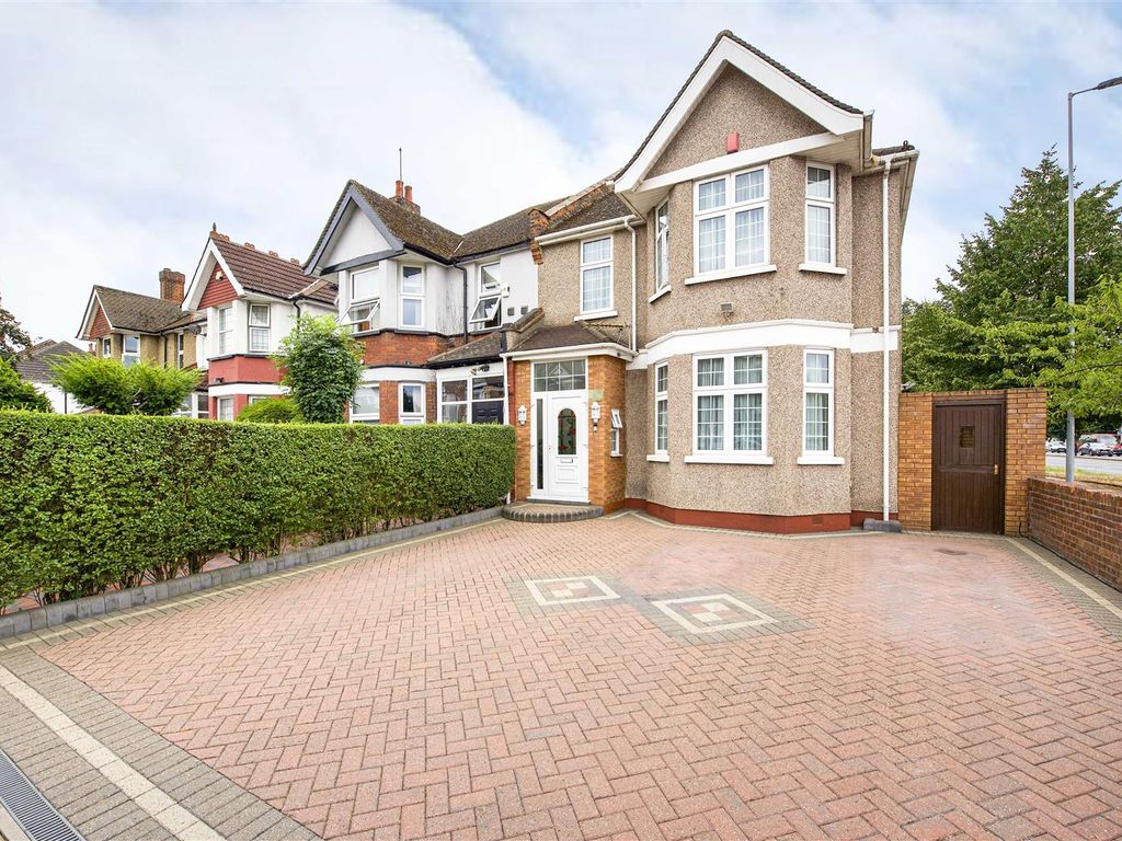 4 bed semidetached house for sale in Thornbury Road, Osterley