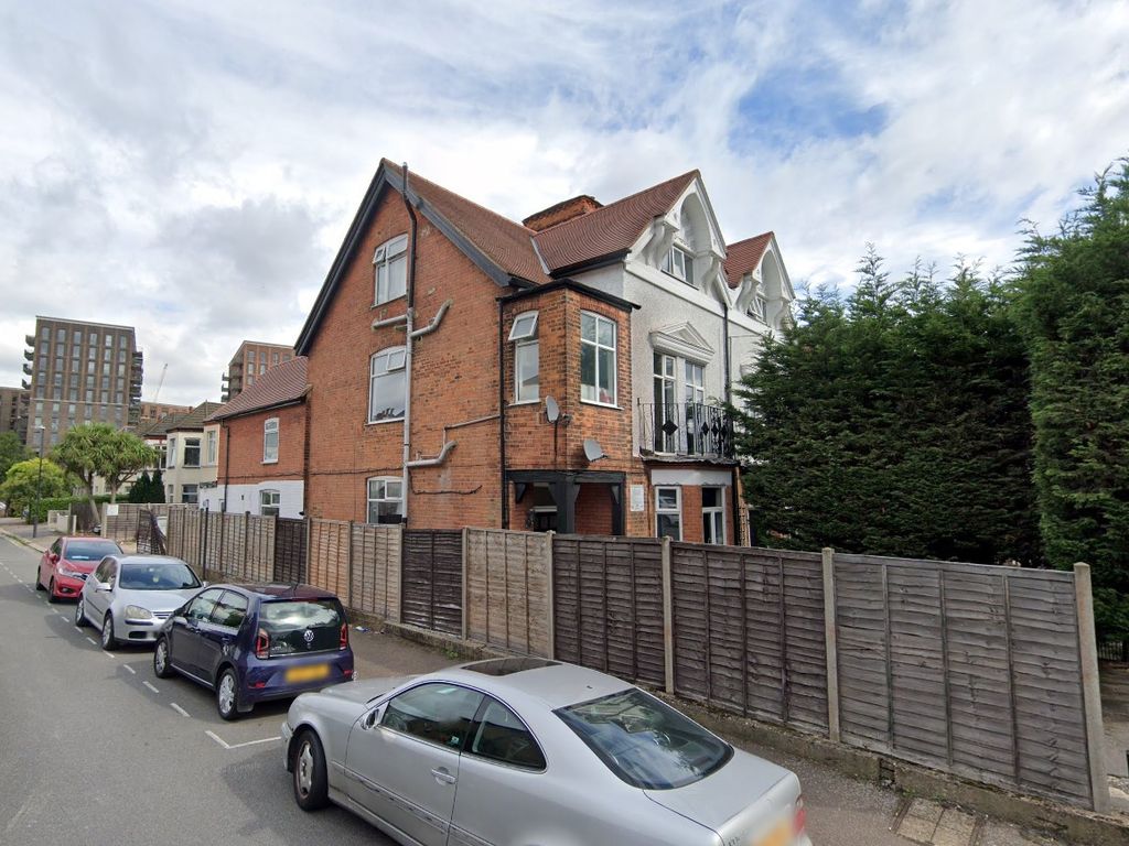 Studio to rent in Kenton Road, Harrow, Greater London HA1, £1,050 pcm