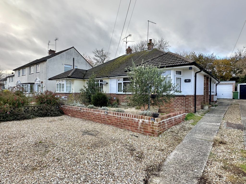 2 bed semidetached bungalow for sale in Kenmore Drive, Yeovil