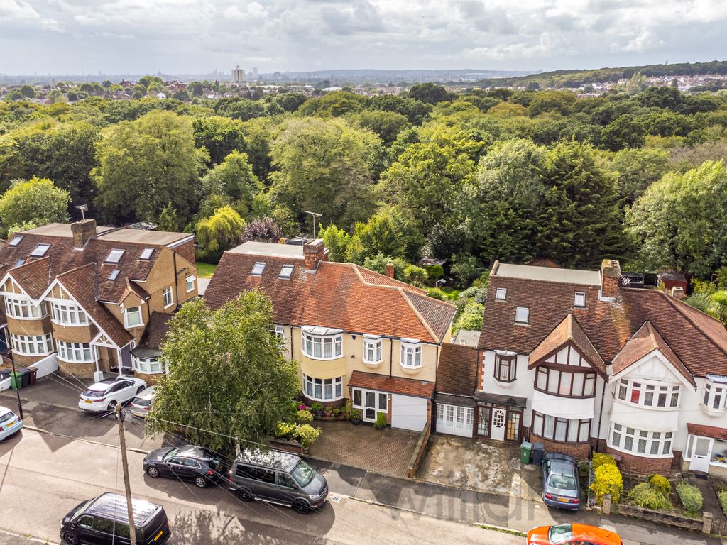 4 bed semidetached house for sale in Keynsham Avenue, Woodford Green