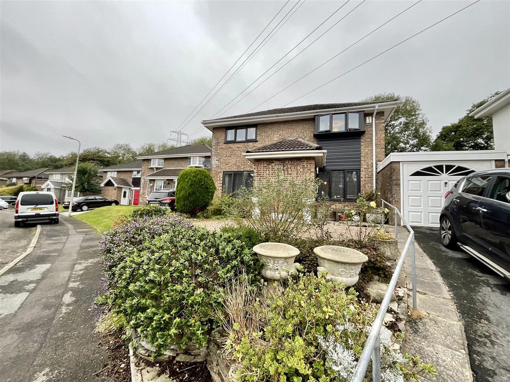 3 bed detached house for sale in Heol Buckley, Llanelli SA15, £265,000 Zoopla