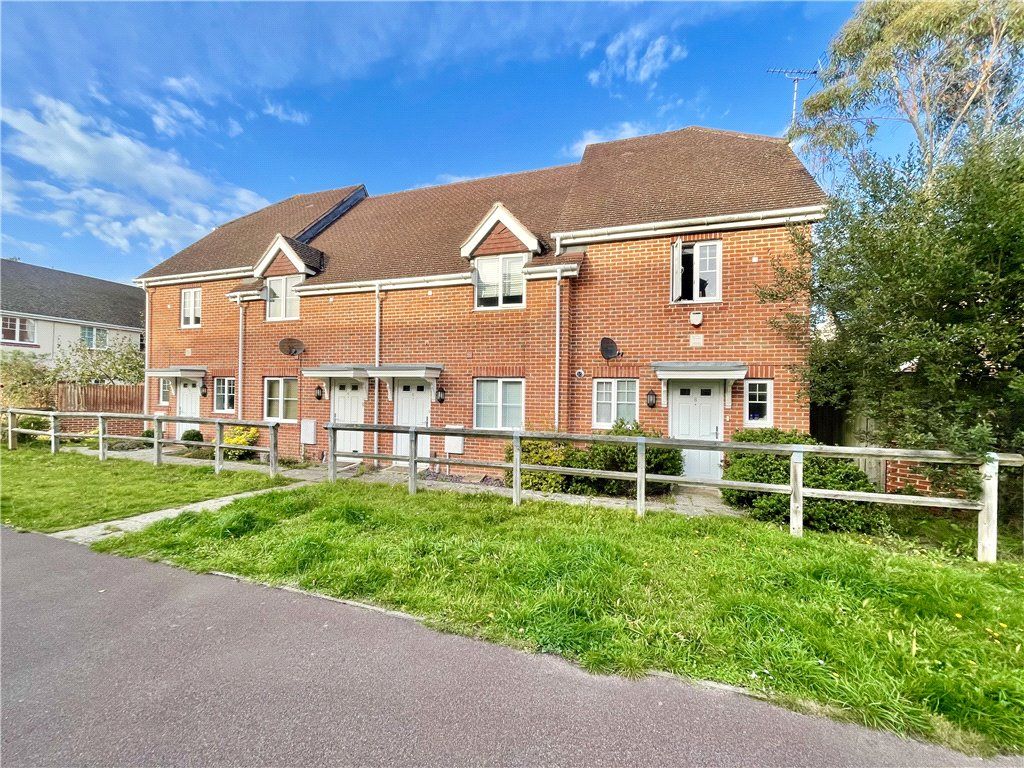 2 bed end terrace house for sale in Thegn Walk, Fleet, Hampshire GU51