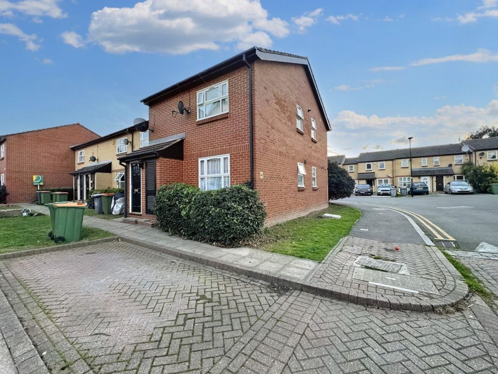 1 bed to rent in Cranberry Lane, Canning Town E16, £1,400