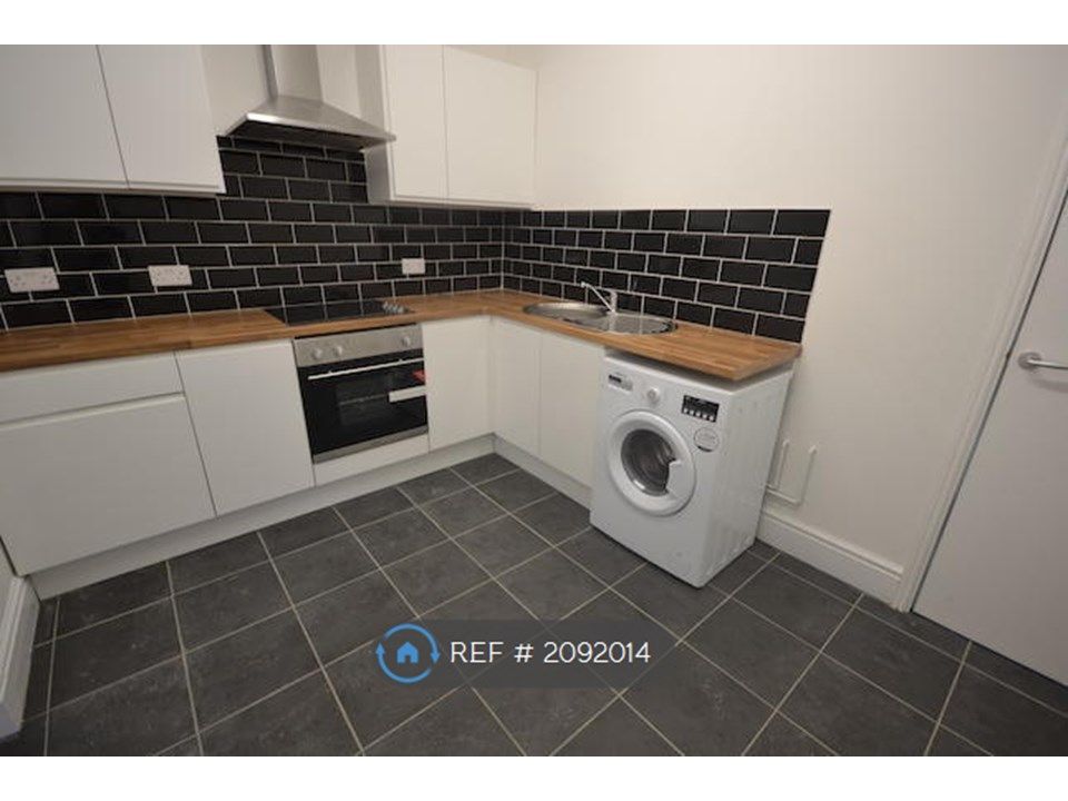 2 bed flat to rent in The Strand, Stoke Om Trent ST3, £595 pcm Zoopla
