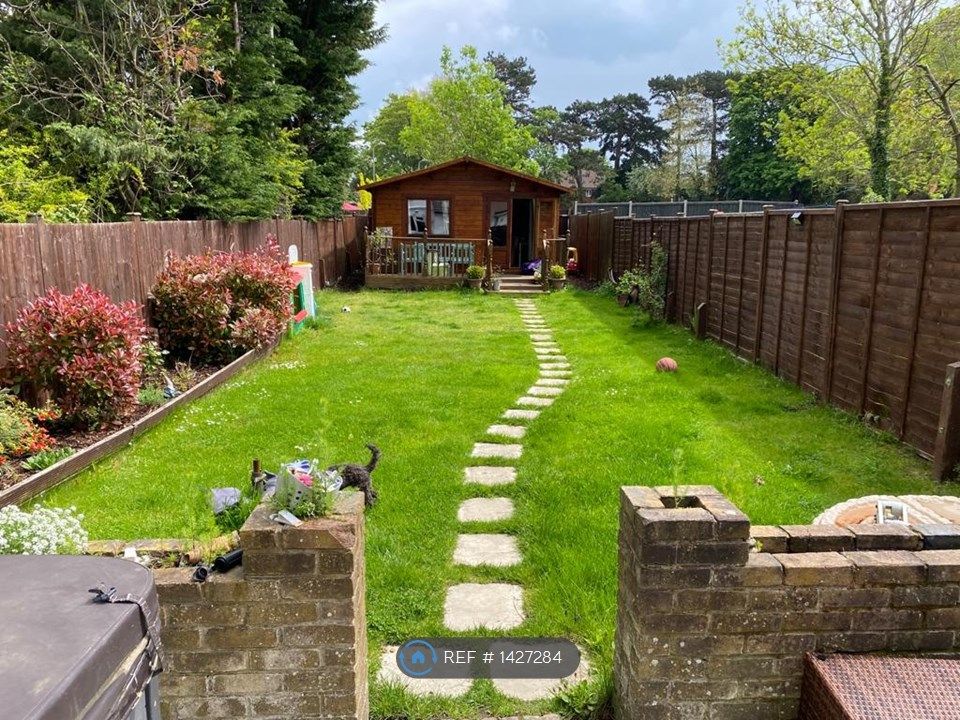 4 bed semidetached house to rent in West Wickham, West Wickham BR4