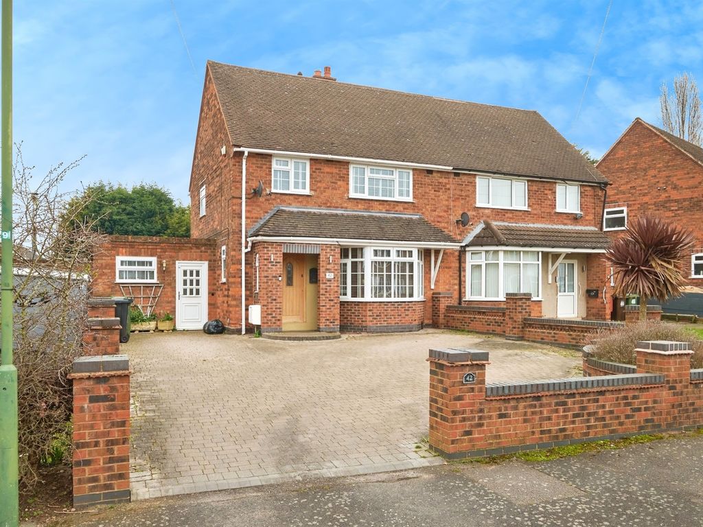 3 bed semidetached house for sale in Laburnum Avenue, Kingshurst