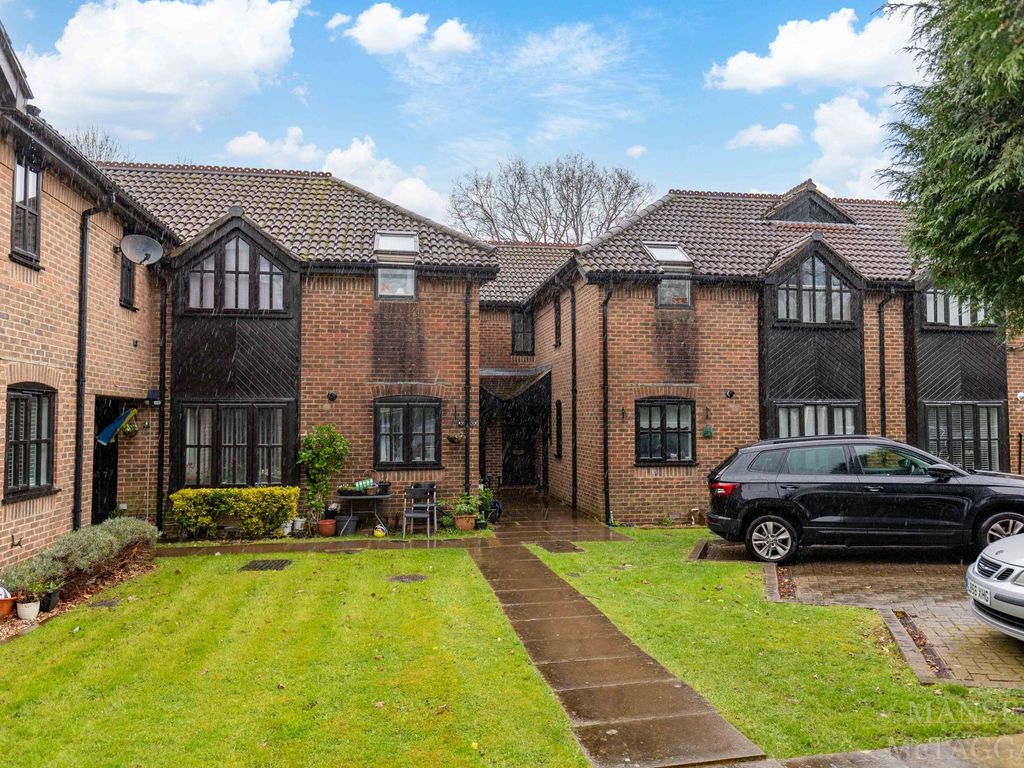 2 bed terraced house for sale in Woodfield Road, Crawley RH10, £280,000