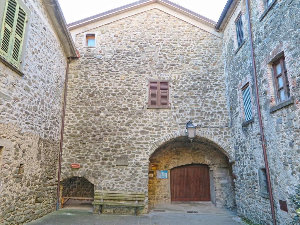 2 bed semidetached house for sale in MassaCarrara, Filattiera, Italy